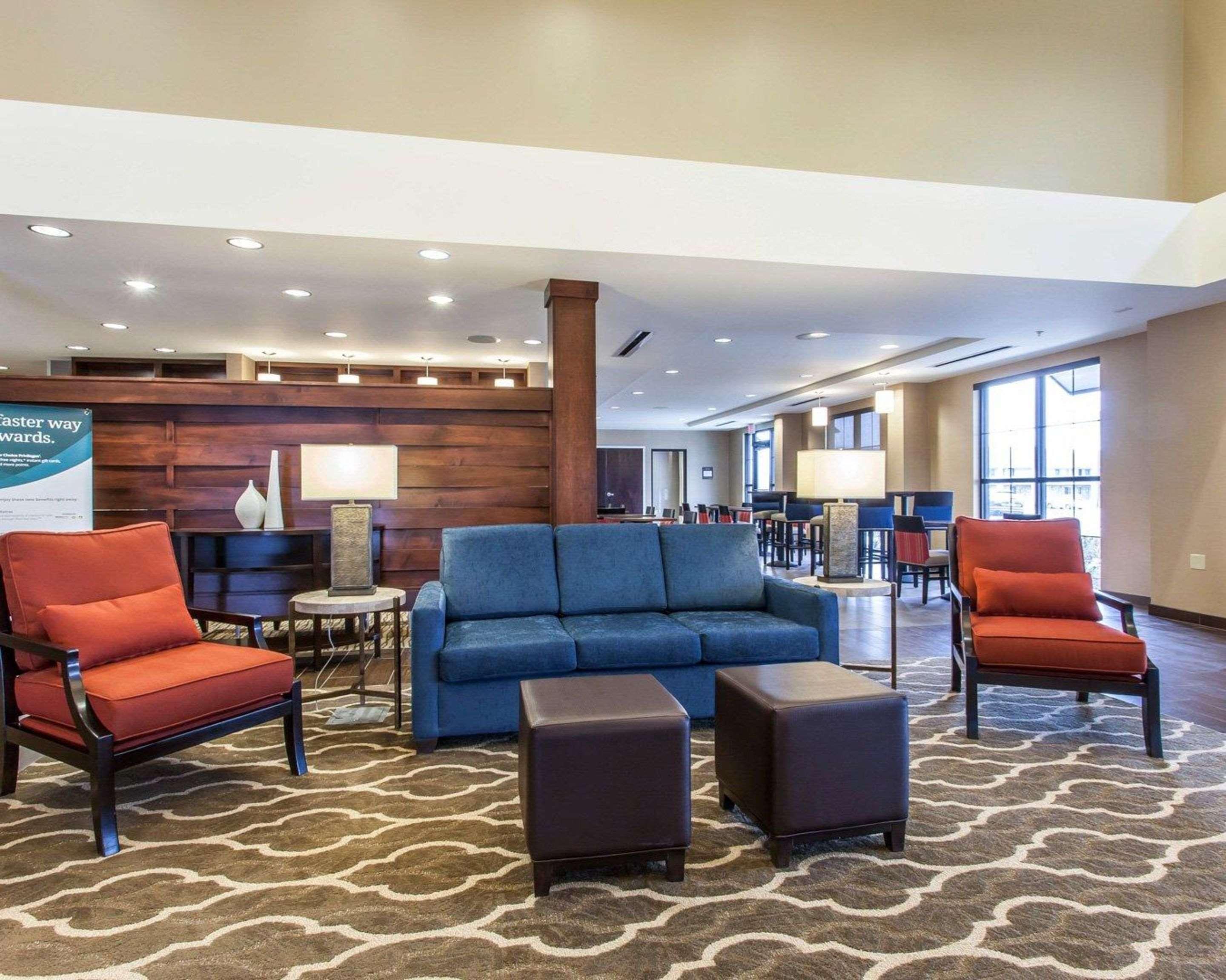 Comfort Suites-Youngstown North Buitenkant foto